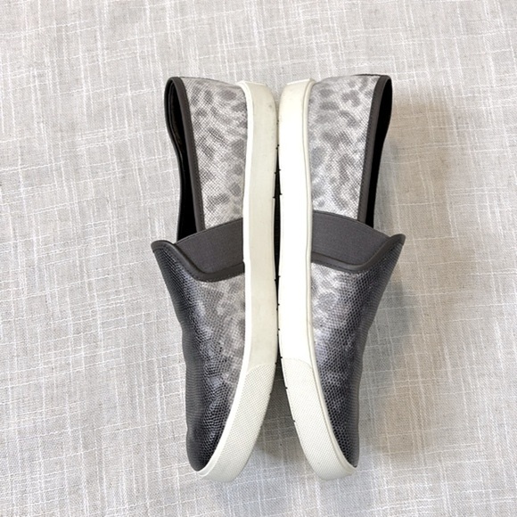 VINCE WOMENS BLAIR 5 LEATHER SNAKE PRINT SLIP ON SNEAKERS SZ 8.5 FITS 9 - Picture 2 of 7